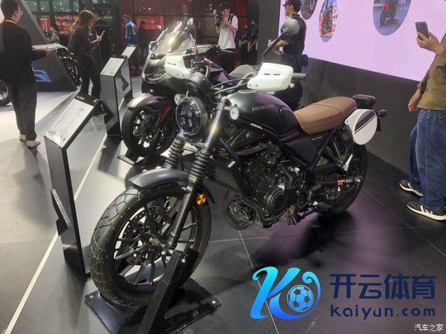 QJMOTOR闪500 亮相北京摩展